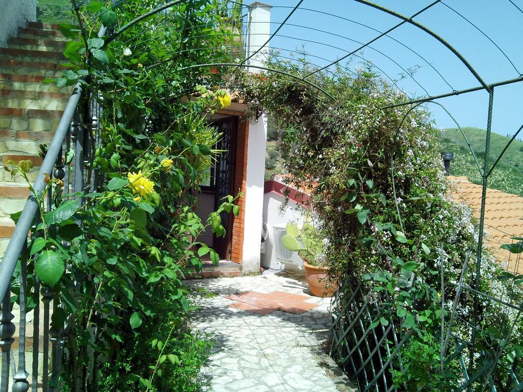 Ferienwohnung La Finestra Sulle Eolie Reitano  Zimmer foto