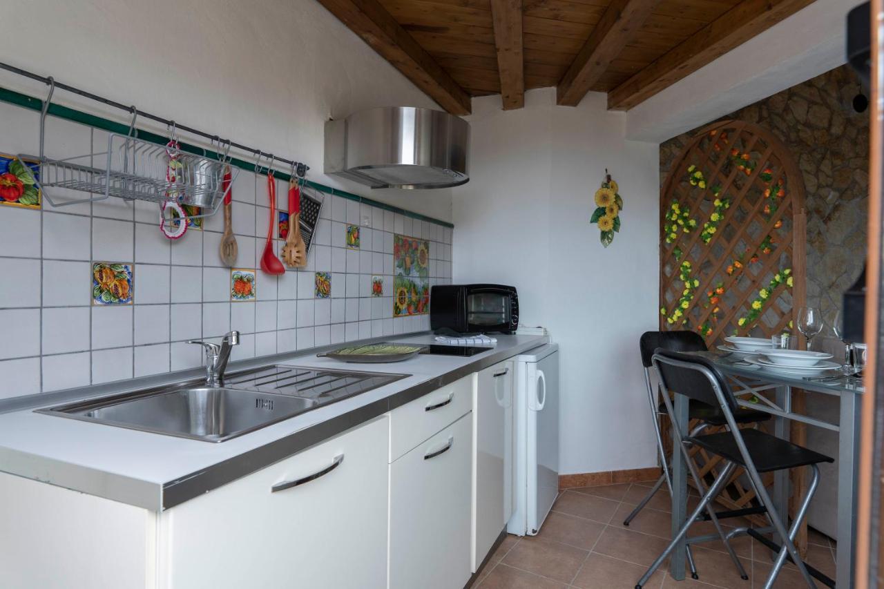 Ferienwohnung La Finestra Sulle Eolie Reitano  Exterior foto